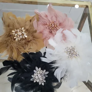 SPILLA PIUME E PIETRE