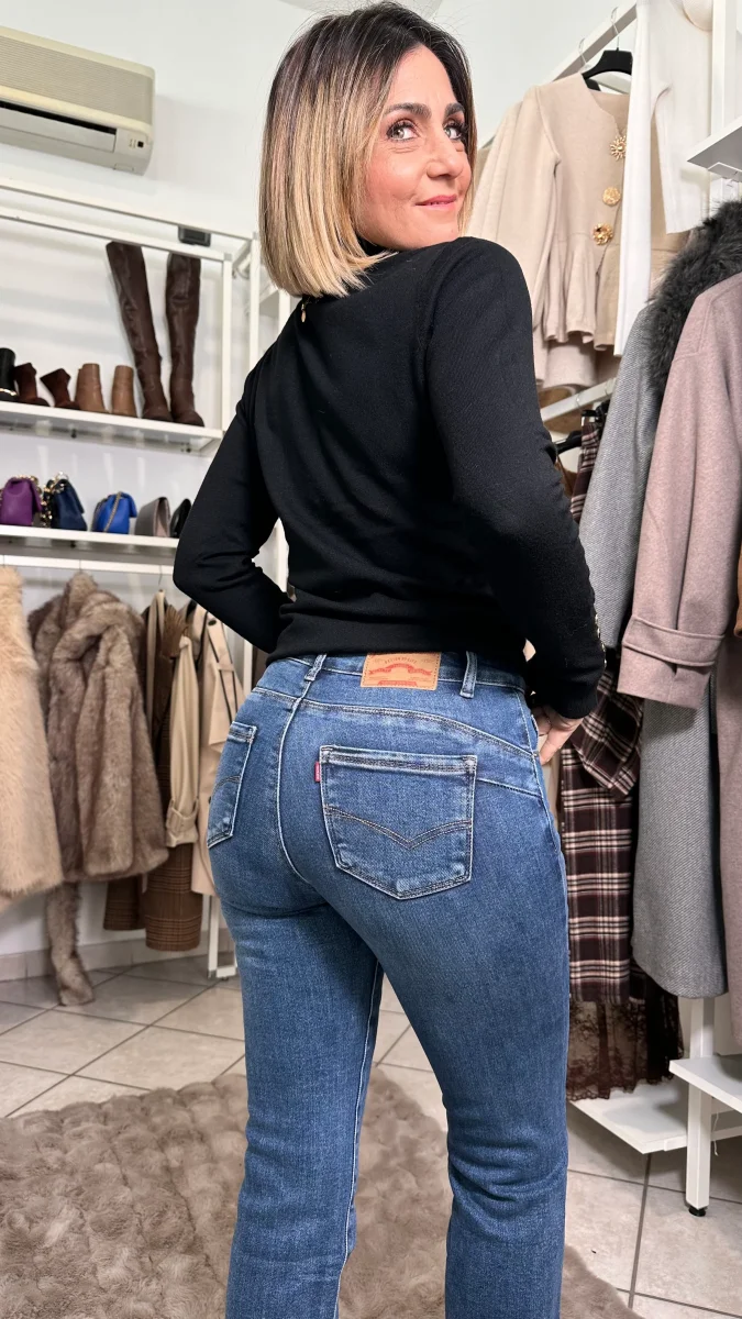 Jeans Straight Push Up – Effetto -5kg lavaggio medio - immagine 3