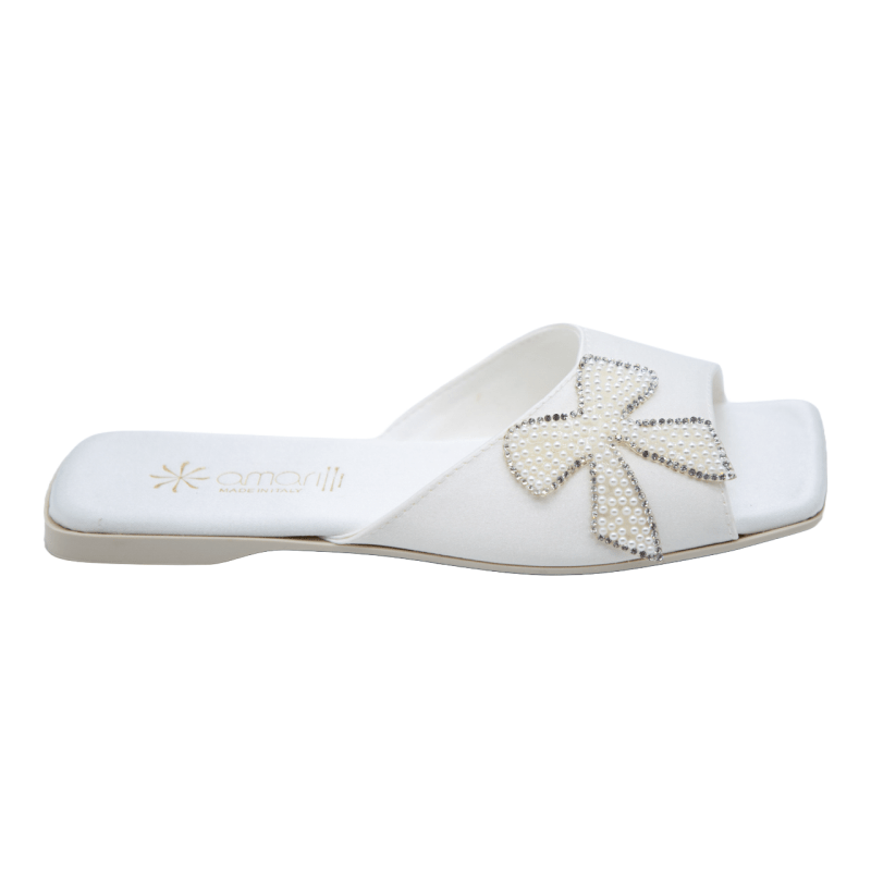 Alice: Ciabatte da Sposa a fascia in Raso Bianco con fiocco di perle e strass - immagine 3