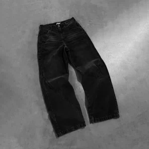 CARBON BLACK "P" LINES DENIM JEANS