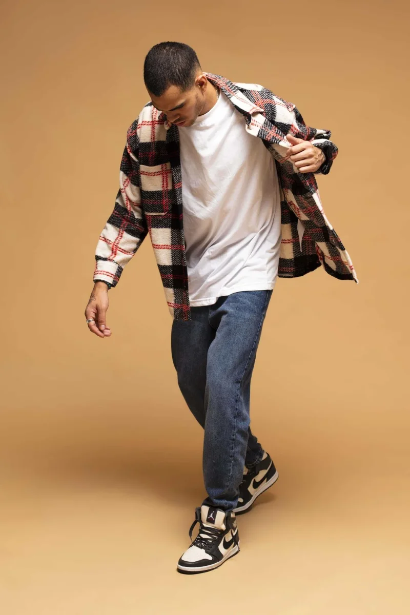 CAMICIA A QUADRI CON DISEGNO SUL RETRO - immagine 4