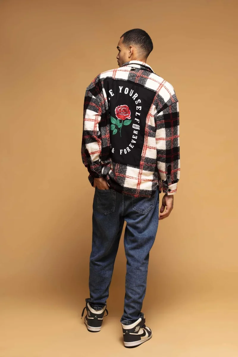 CAMICIA A QUADRI CON DISEGNO SUL RETRO - immagine 3