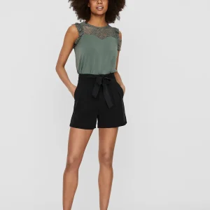 VERO MODA Pantaloncini con pieghe 'VMMIA' in nero