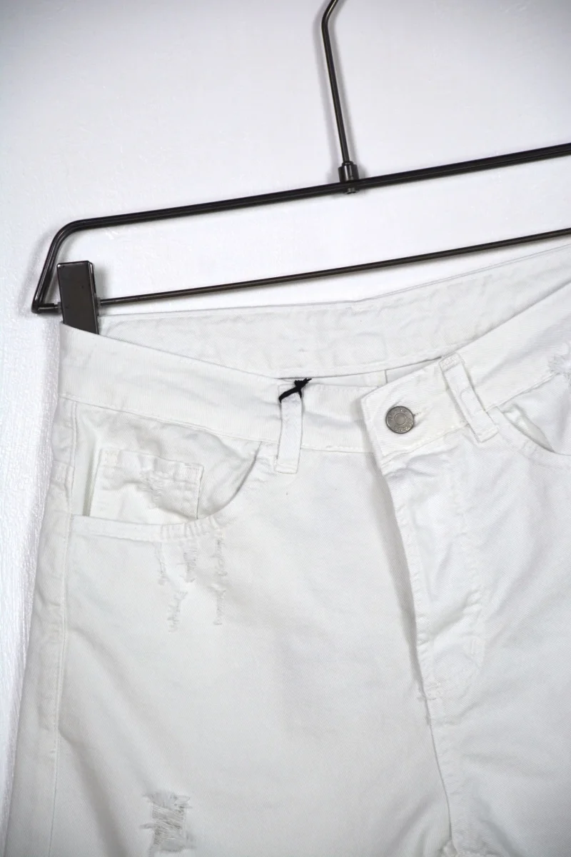 WHITE BERMUDA CON STRAPPI - immagine 3