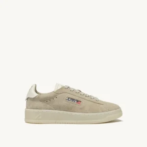 AUTRY Sneakers Dallas Low in Suede Sabbia