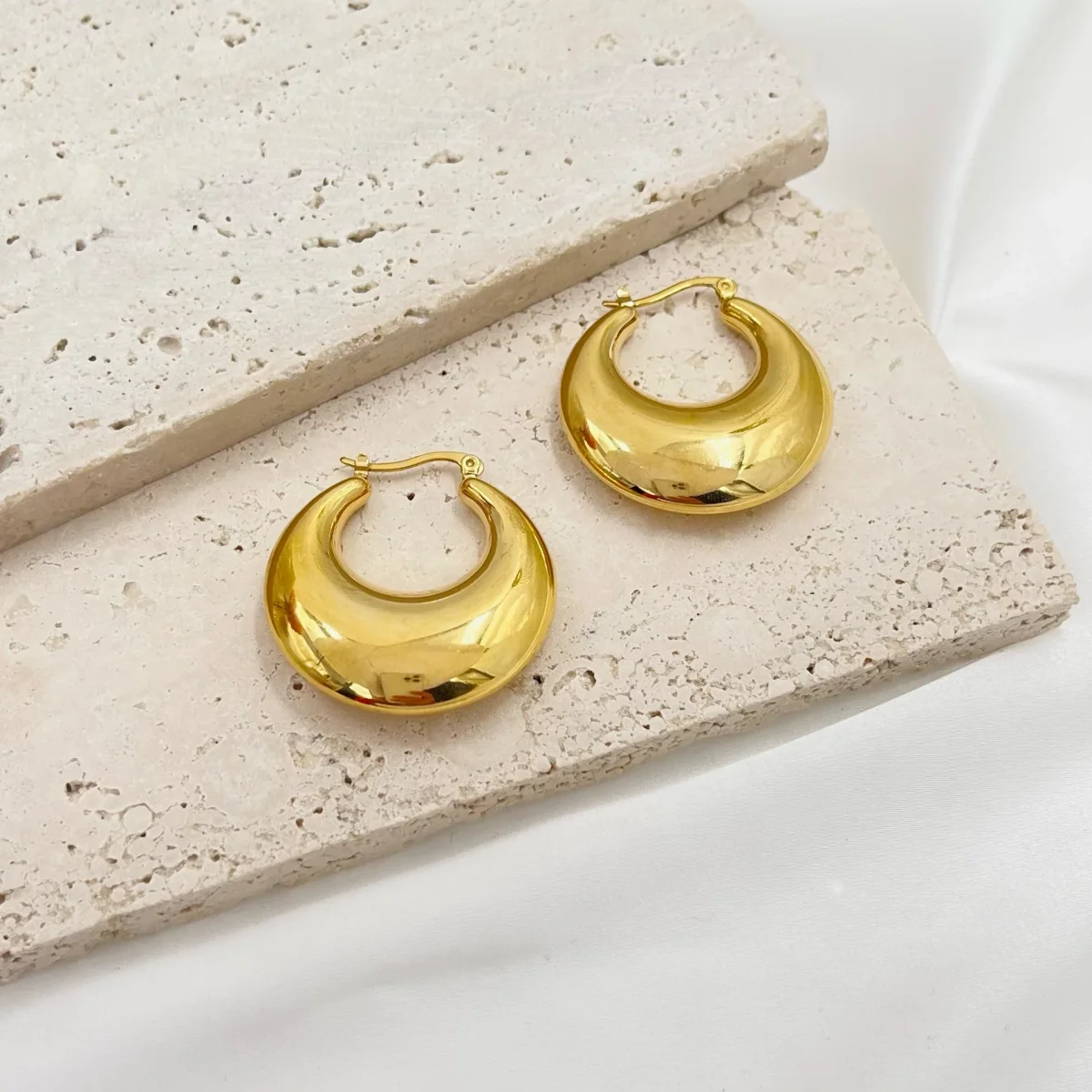 Orecchini Mezzaluna bombato - immagine 3